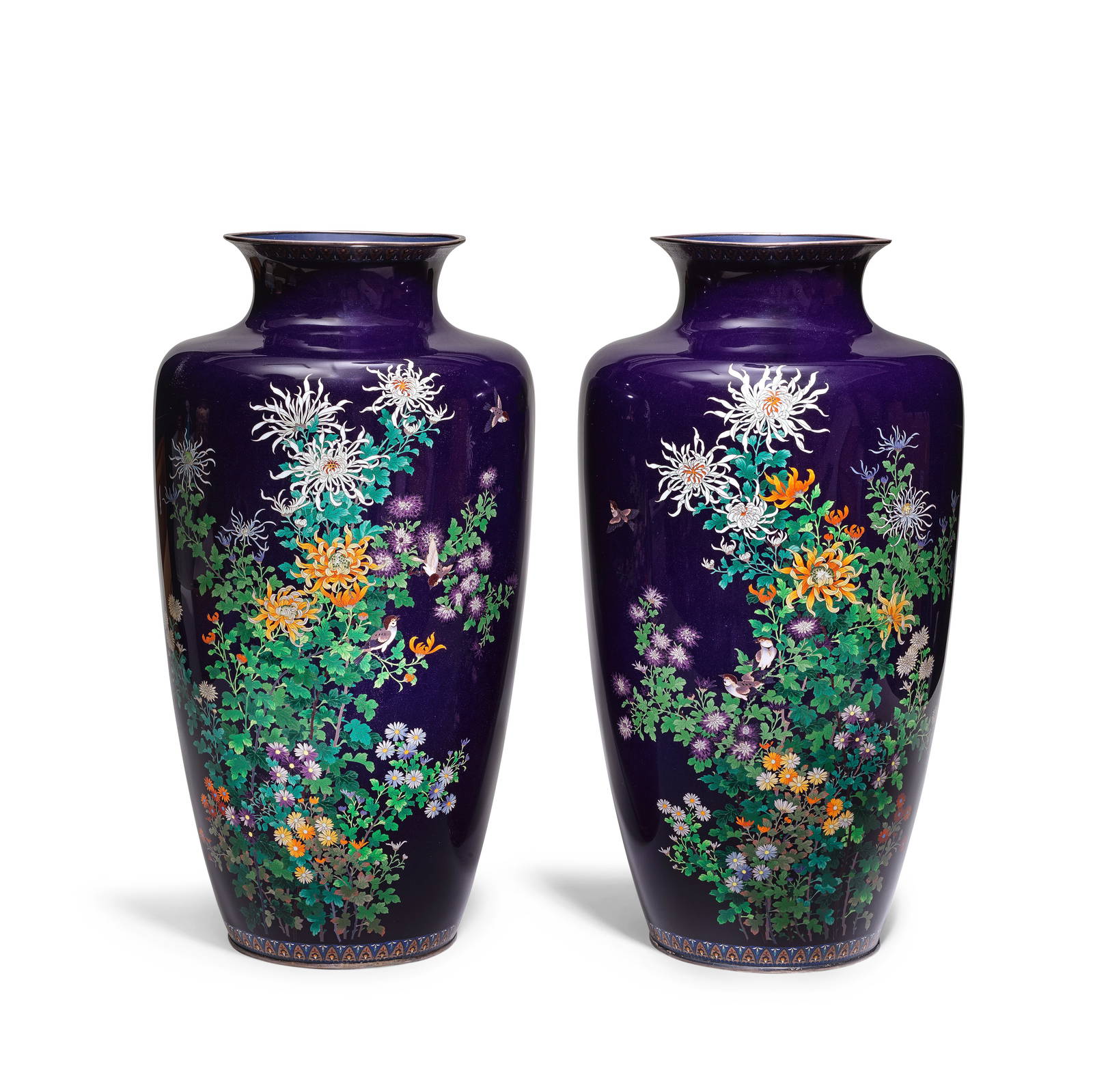 AN IMPRESSIVE PAIR OF CLOISONNÉ ENAMEL VASES Ando Jubei (1876-1953), Meiji Period (2)