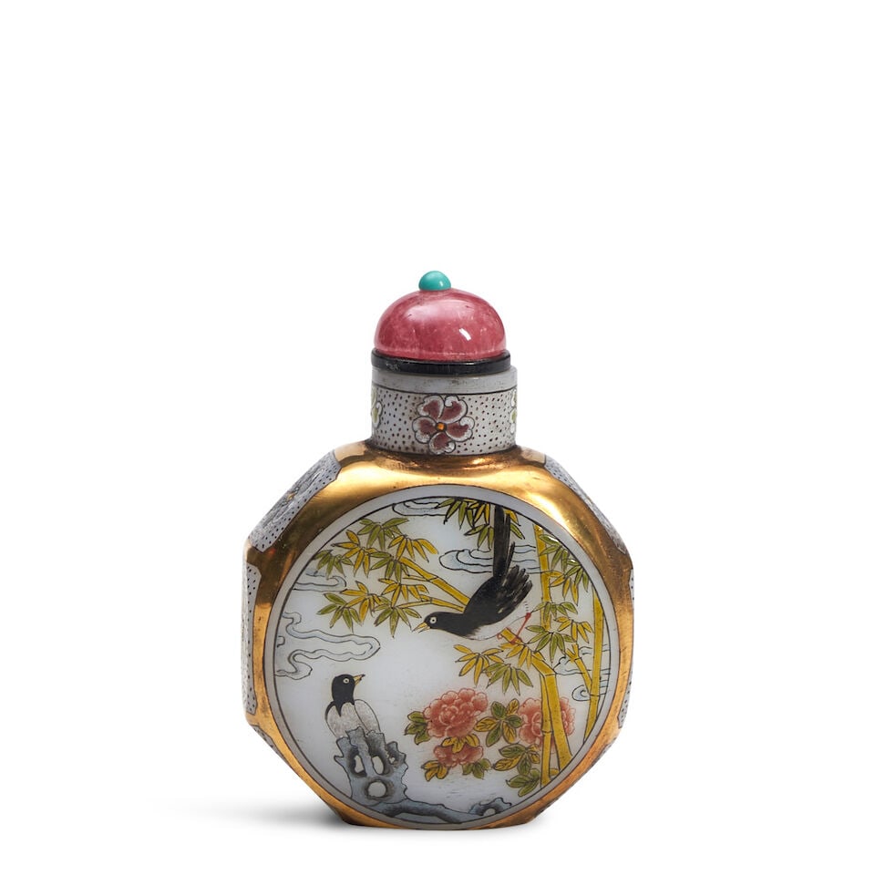AN ENAMELLED GLASS SNUFF BOTTLE China, (1 of 1)