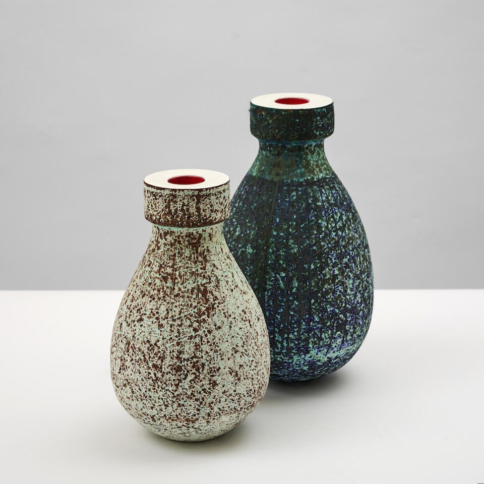 KRISTIN MCKIRDY (1958) Deux sculptures: KRISTIN MCKIRDY (1958) Deux sculptures 2011 ; circa 2011 Monogrammées 'KM' et l'une datée '11' Terre chamottée émaillée La plus grande : H: 29 cm. (11.3/8 in.); D: 17 cm. (6.3