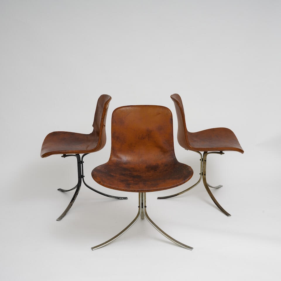 POUL KJAERHOLM (1929-1980) Suite de trois chaises PK9: POUL KJAERHOLM (1929-1980) Suite de trois chaises PK9 Création en 1960 Édition E. Kold Christensen Chacune estampillée deux fois avec la marque de l'éditeur Acier, fibre de verre e
