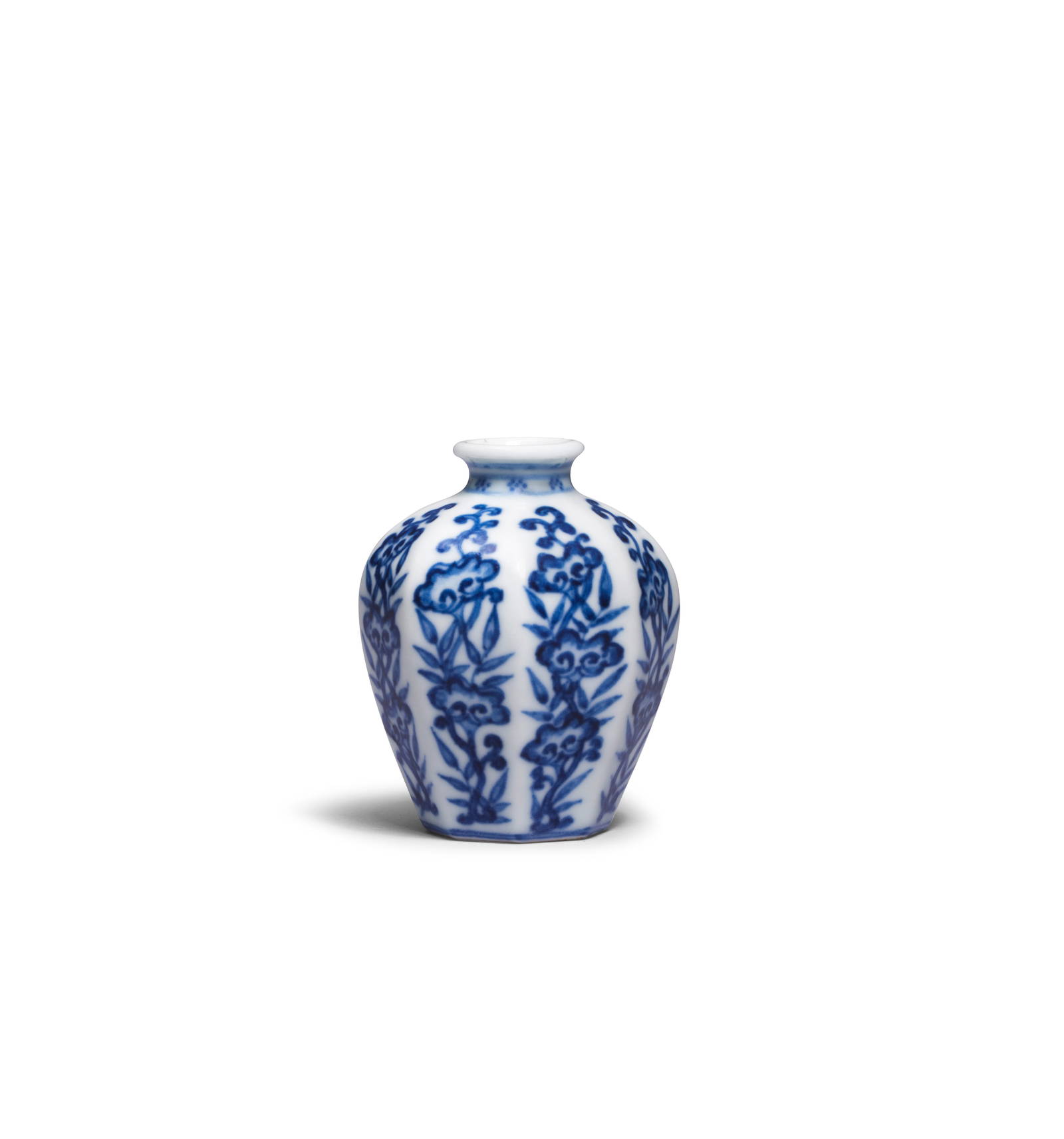 A RARE BLUE AND WHITE 'LINGZHI' OCTAGONAL JARLET Yongzheng six-character mark and of the period (2)