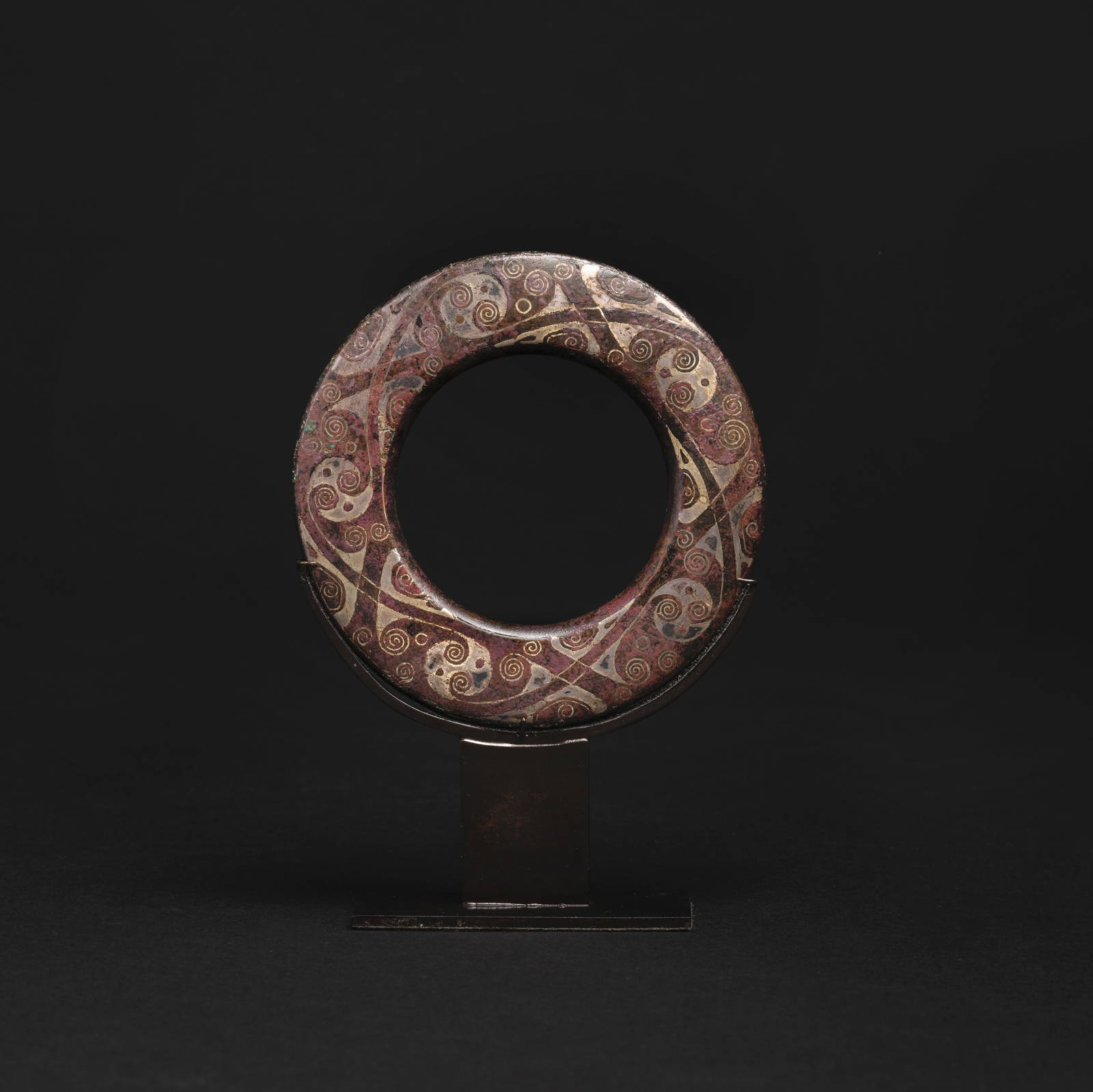 A SILVER-INLAID BRONZE DISC, BI Eastern Zhou/Qin Dynasty (2)