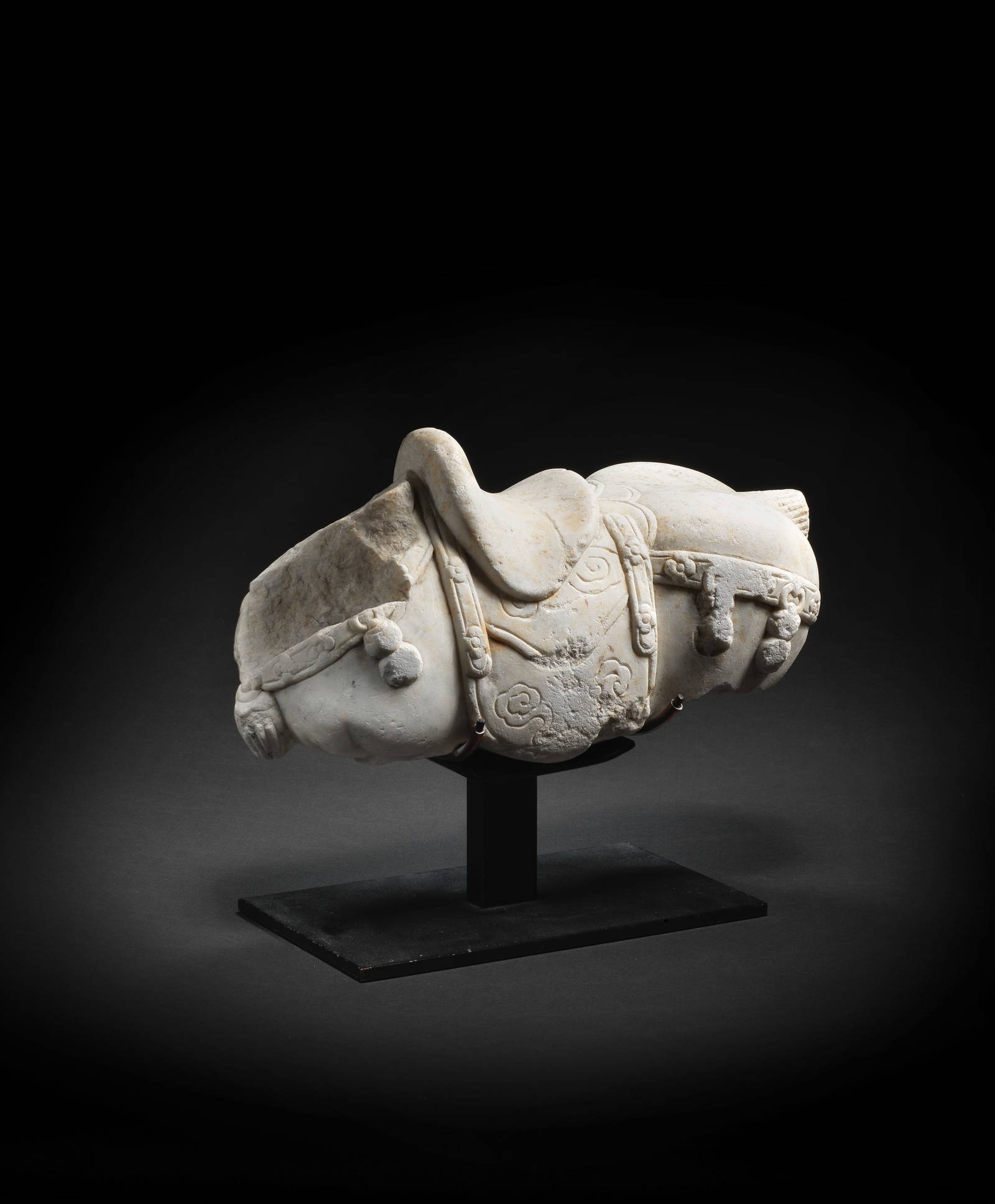 A RARE WHITE MARBLE TORSO OF A SADDLED HORSE Tang Dynasty/Five Dynasties (2)