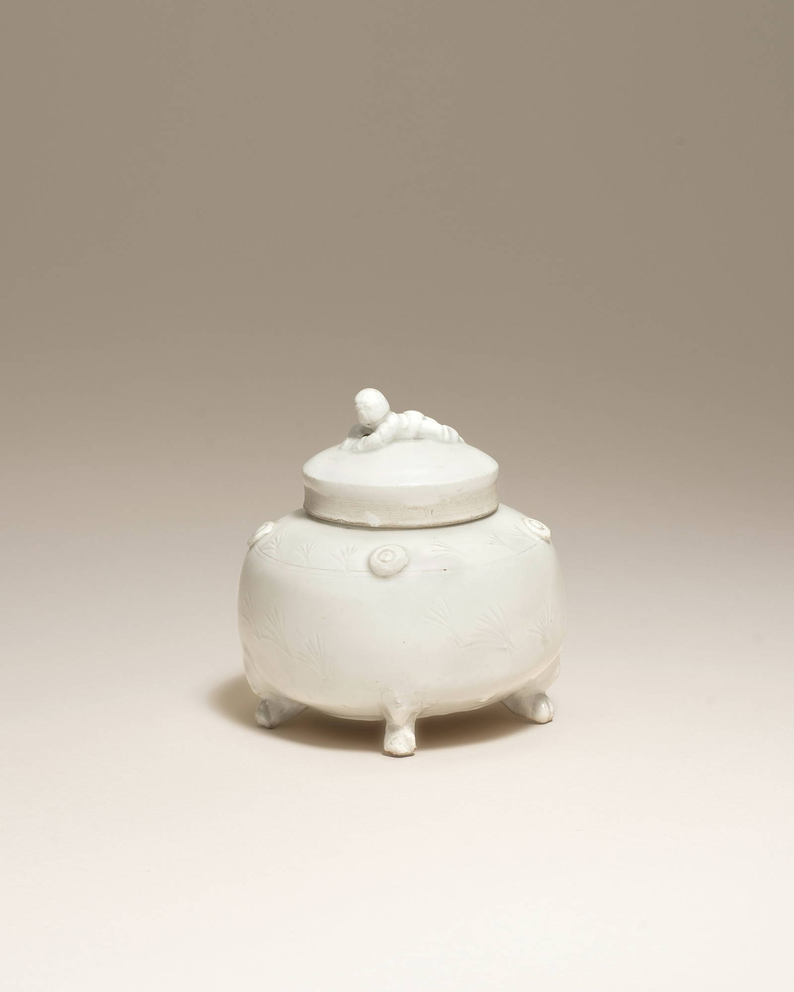 AN EXCEPTIONALLY RARE WHITE-GLAZED 'BOY' JAR AND COVER 9th/10th century (2)