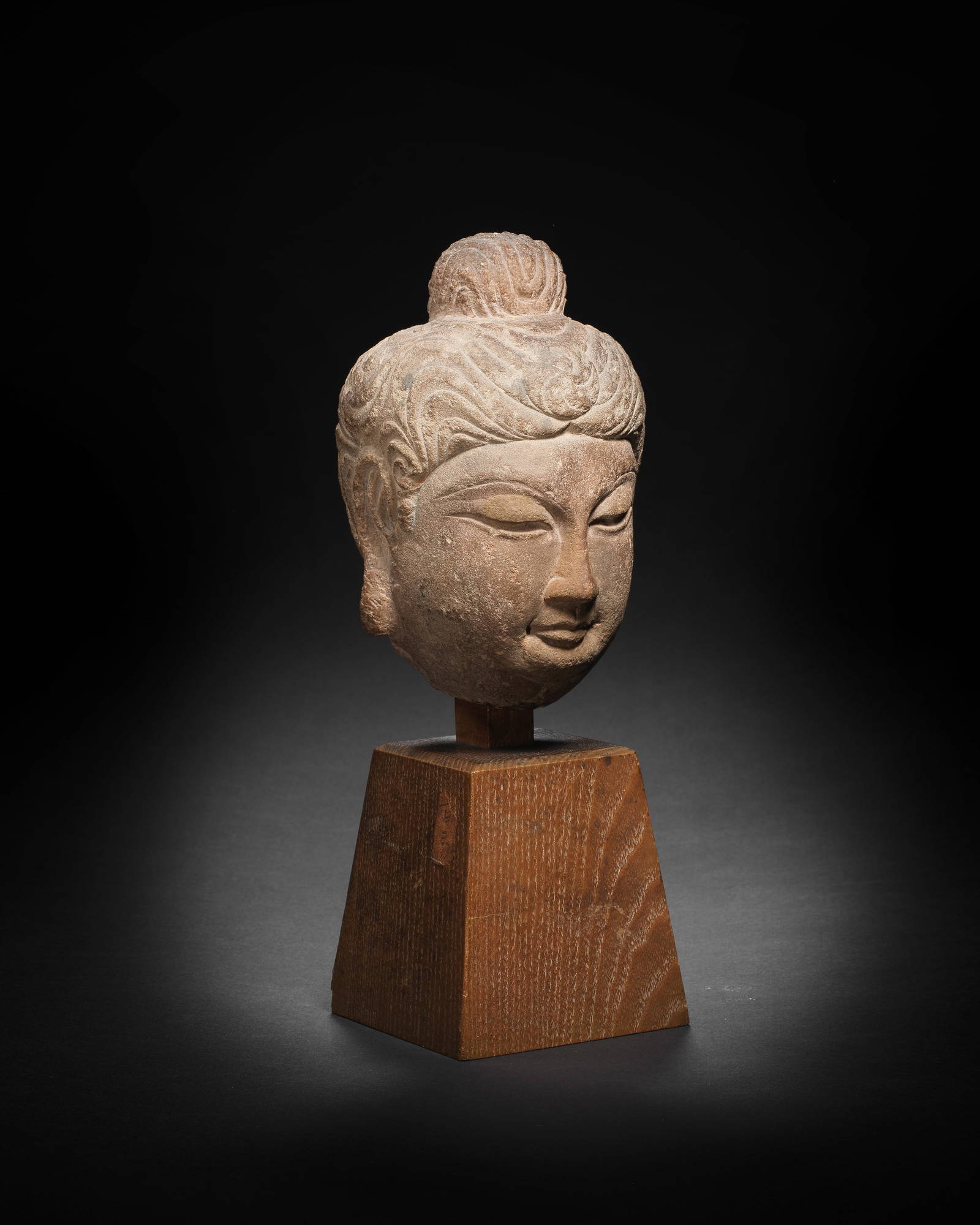 A CARVED STONE HEAD OF BUDDHA Tang Dynasty (2)