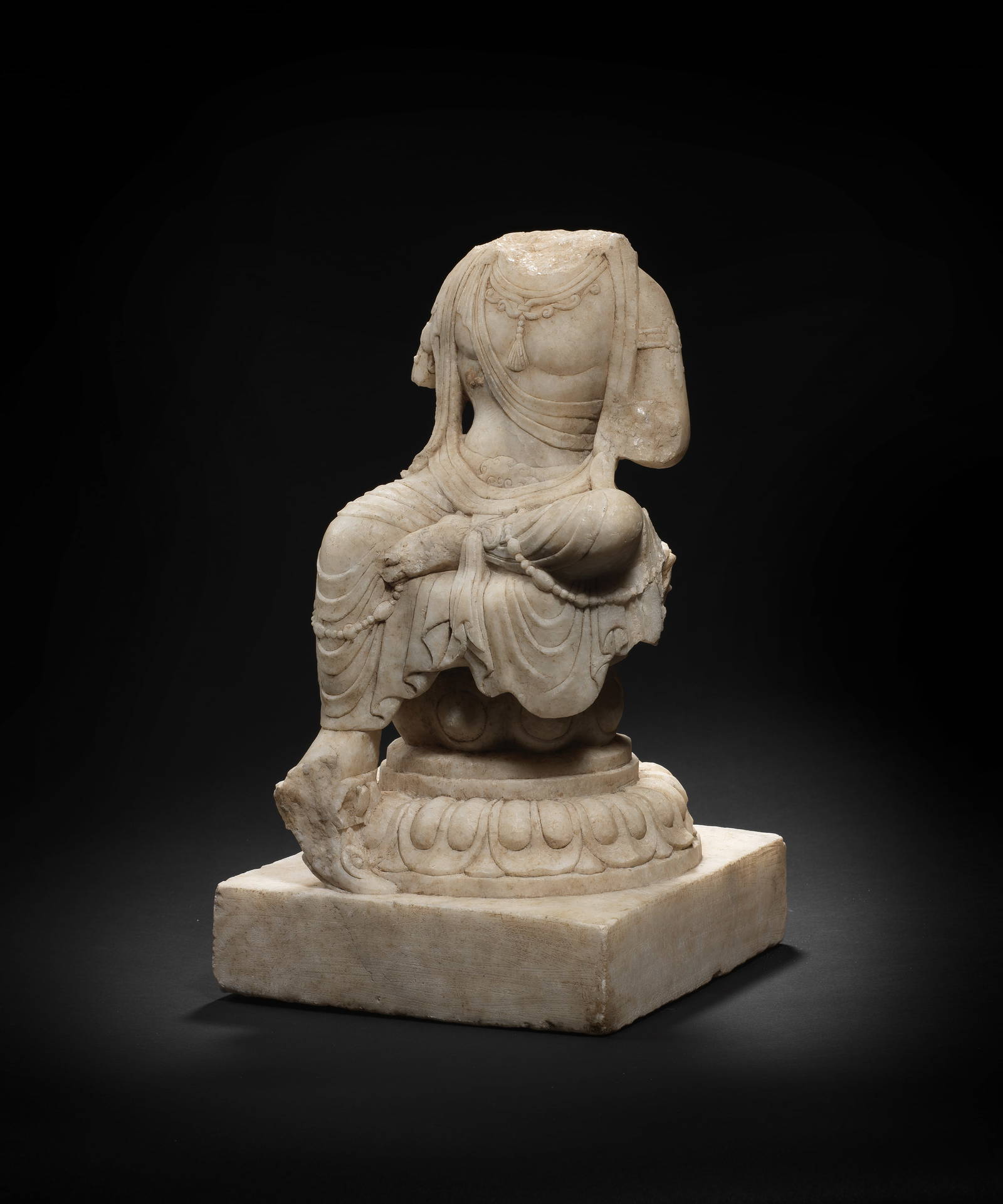 A RARE MARBLE FIGURE OF A BODHISATTVA Tang Dynasty (2)