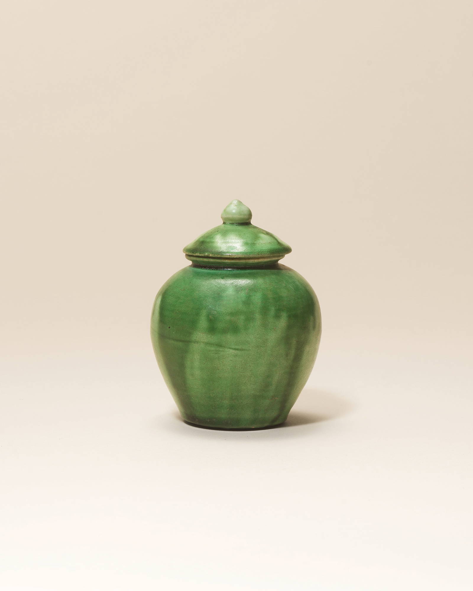 A GREEN-GLAZED JAR AND COVER Tang Dynasty (2)
