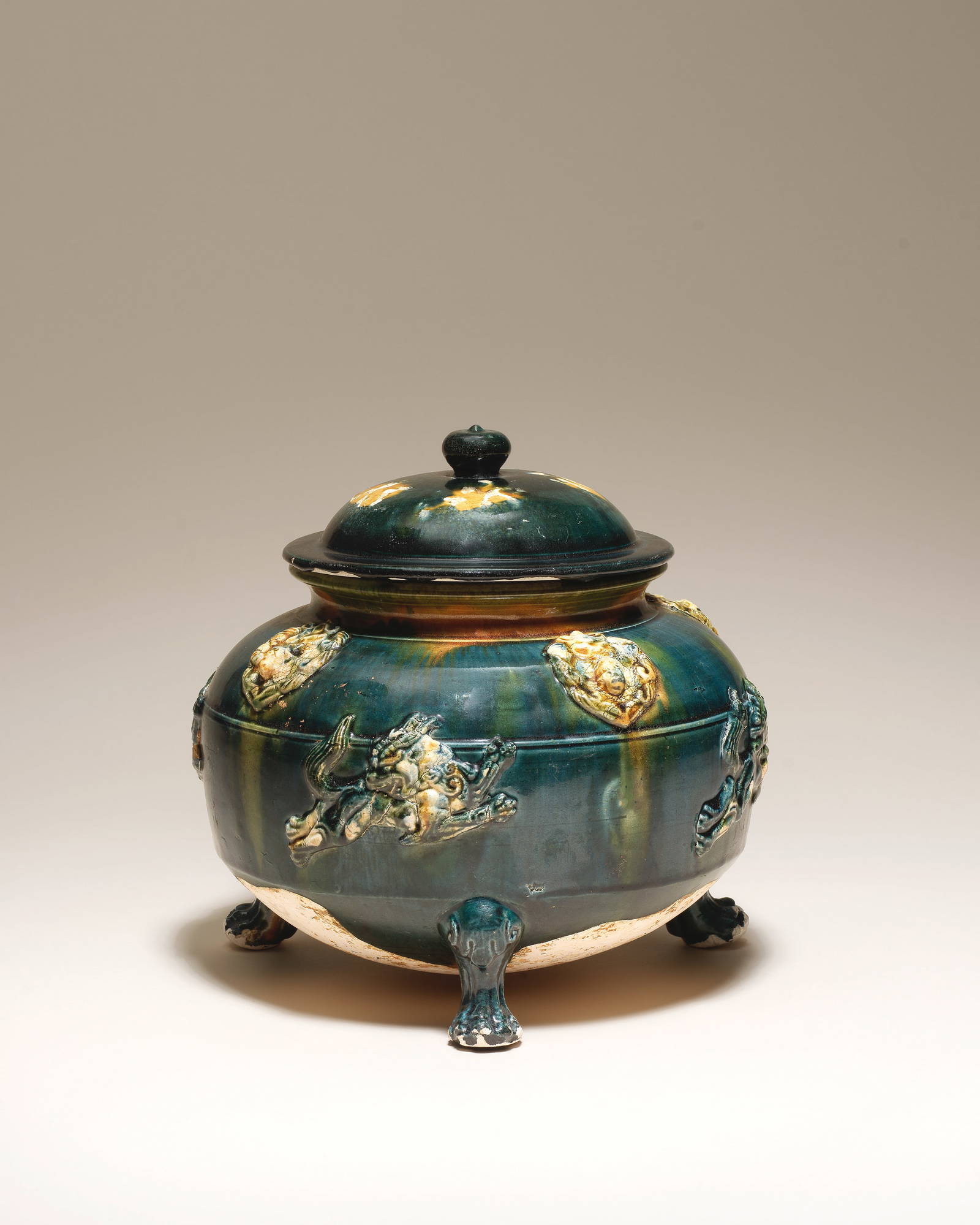 A BLUE-GLAZED POTTERY 'BUDDHIST LIONS' TRIPOD INCENSE BURNER AND COVER Tang Dynasty (3)