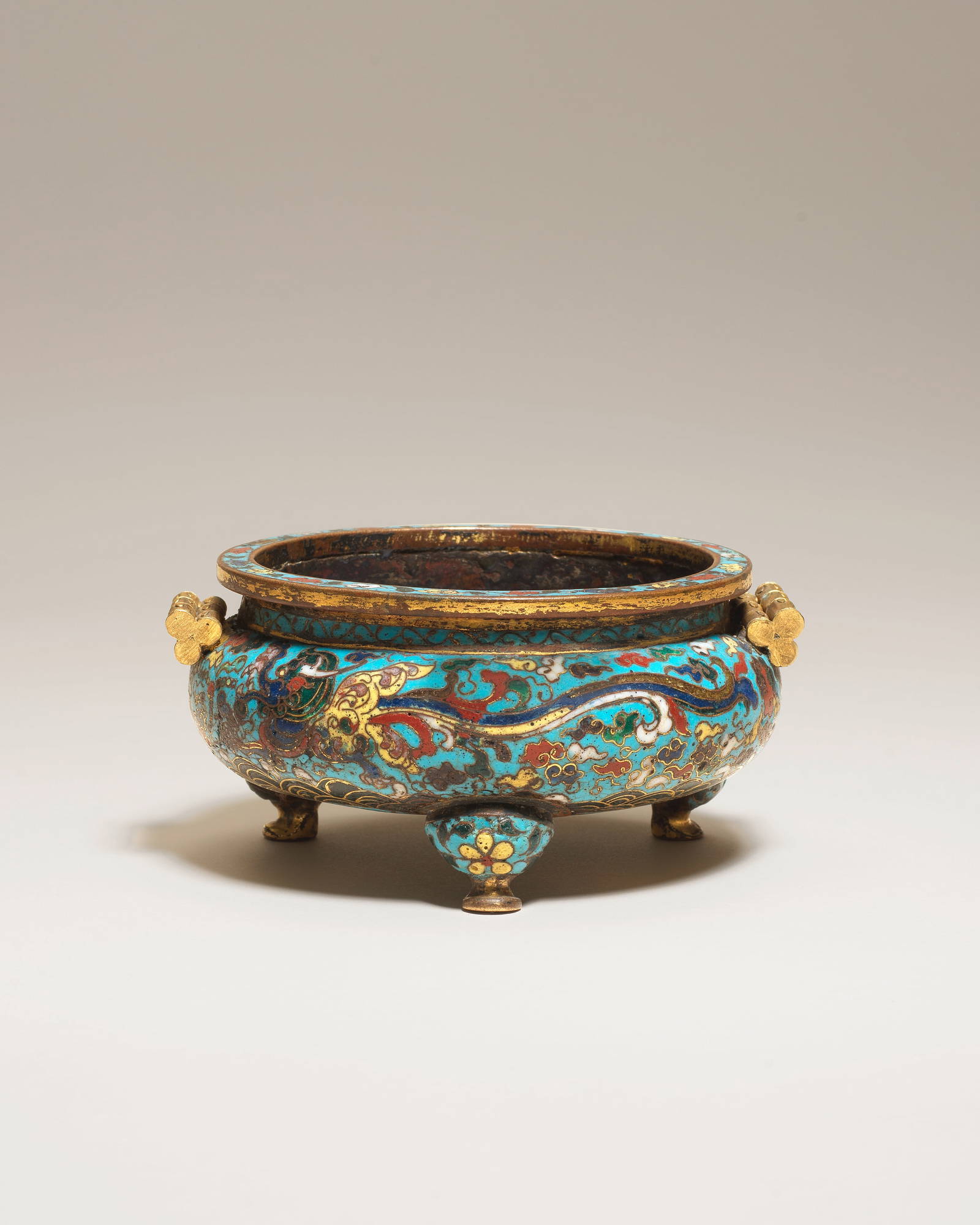 A RARE GILT BRONZE AND CLOISONNÉ ENAMEL 'MAKARA' TRIPOD INCENSE BURNER, DING 16th century