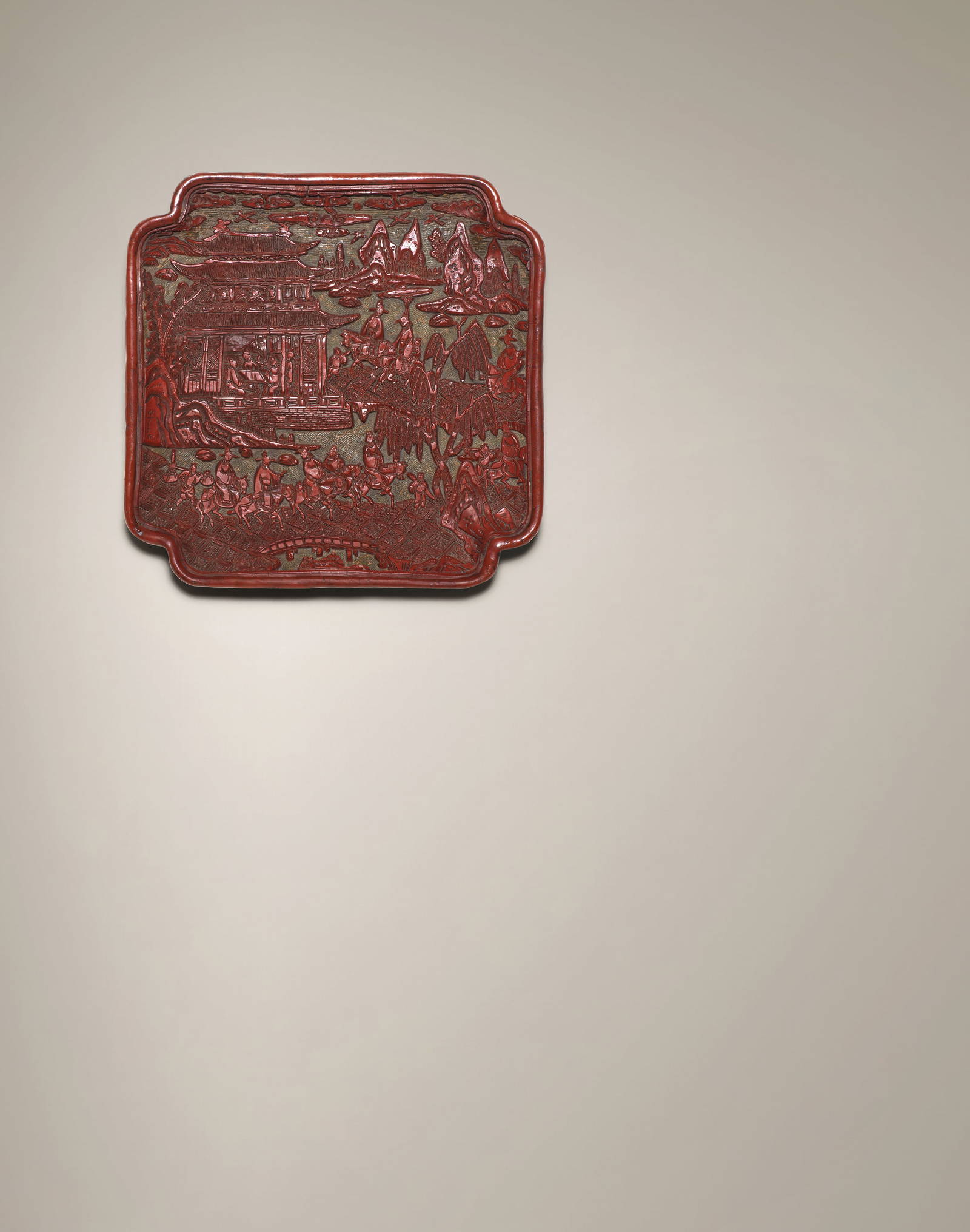 A RARE CARVED RED AND GREEN LACQUER DISH 15th/16th century (2)