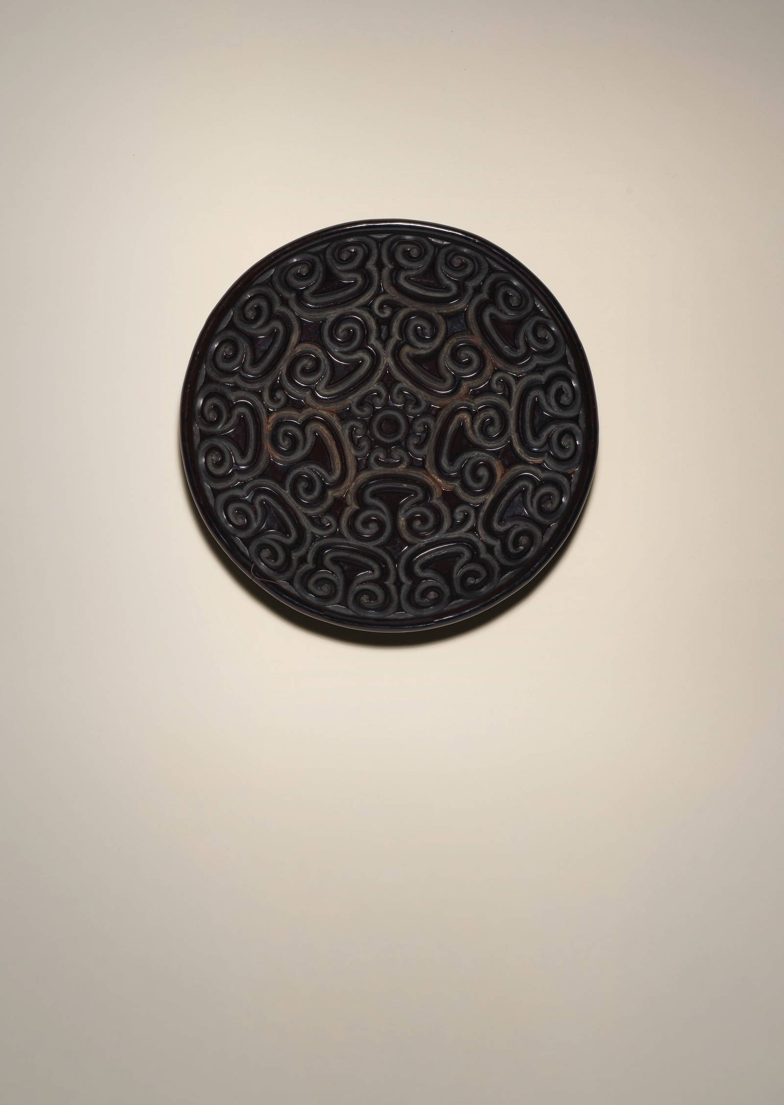 A TIXI BLACK LACQUER 'RUYI' DISH Yuan/early Ming Dynasty (2)