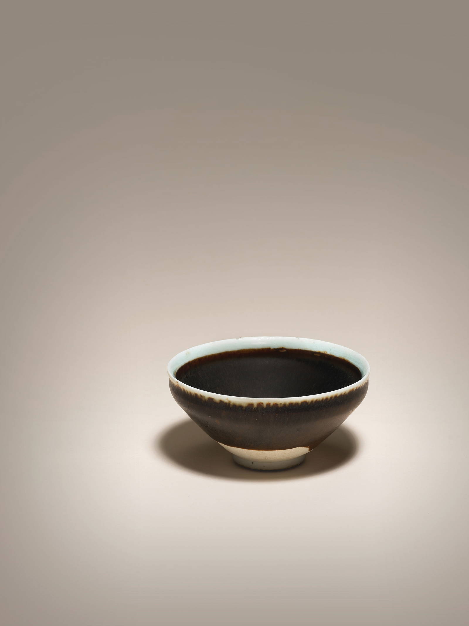 A RARE BROWN-GLAZED 'HARE'S-FUR' TEA BOWL Southern Song Dynasty (2)