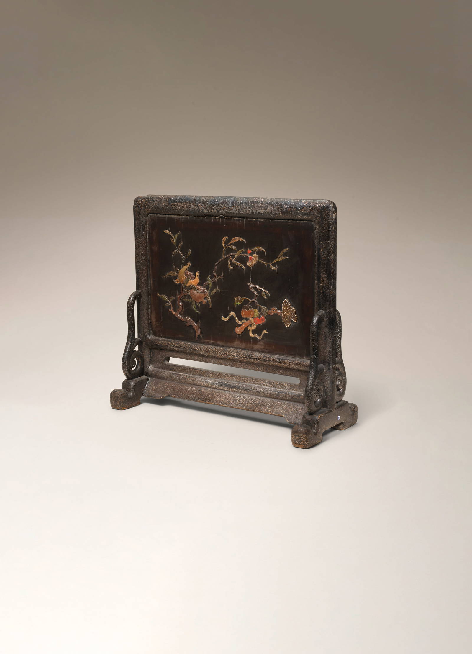 A CRUSHED MOTHER-OF-PEARL BORDERED INLAID LACQUER DOUBLE-SIDED TABLE SCREEN Late Ming/early Qing...