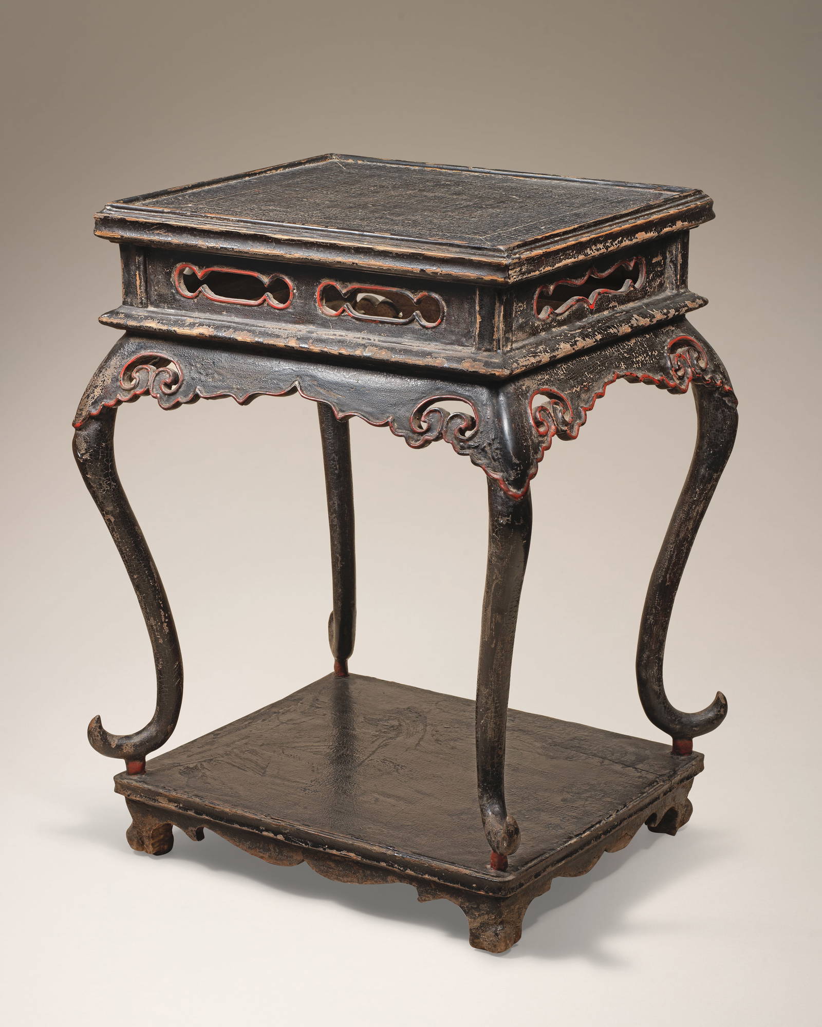 A BLACK LACQUERED INCENSE STAND, XIANGJI 13th/15th century