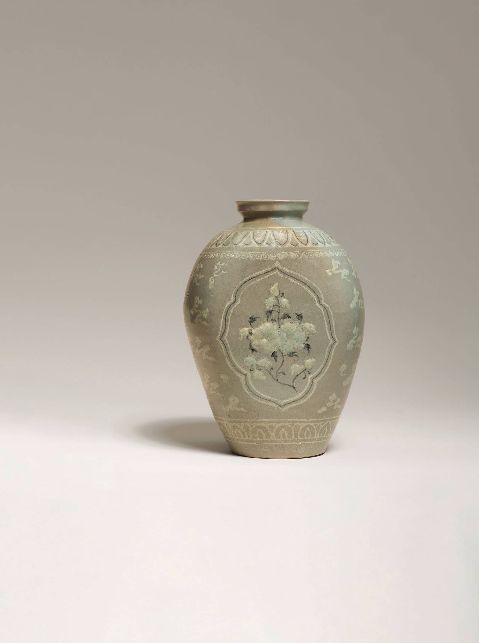 A RARE INLAID CELADON-GLAZED FLAT-SIDED FLASK Goryeo Dynasty, 13th/14th century (2)