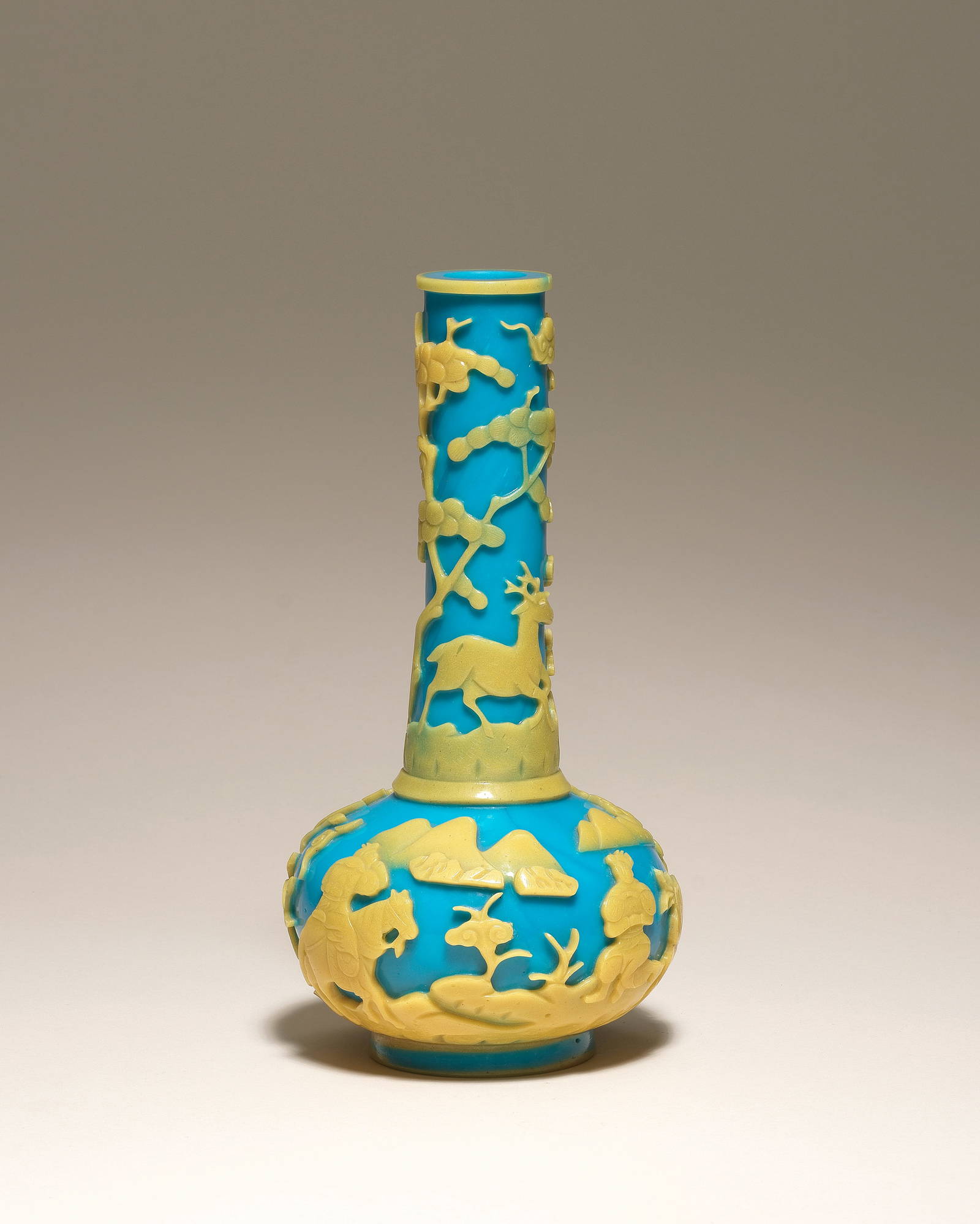 A FINE YELLOW OVERLAY TURQUOISE GLASS BOTTLE VASE 18th/19th century