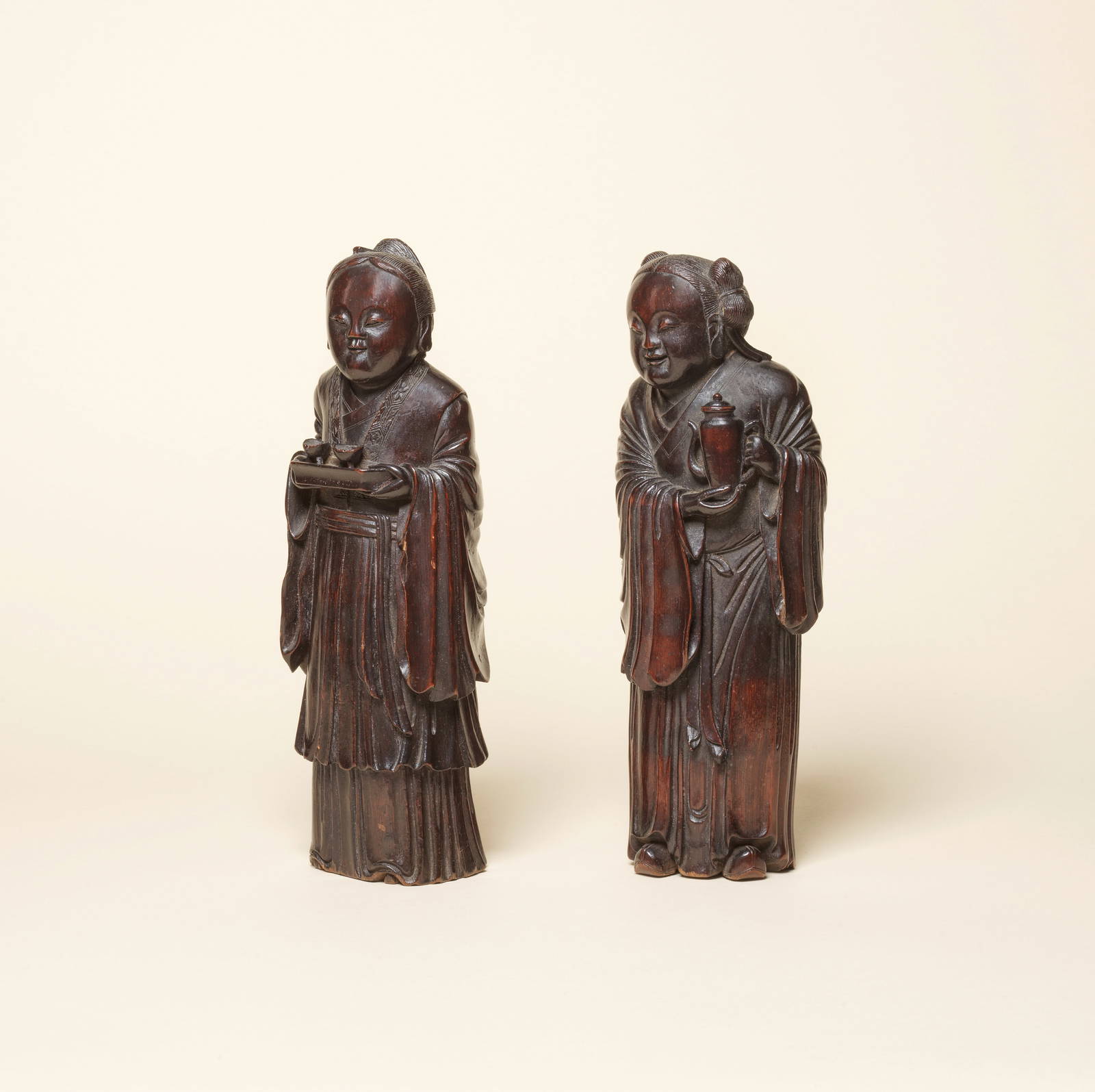 A RARE PAIR OF CARVED BAMBOO FIGURES OF ATTENDANTS Kangxi (4)