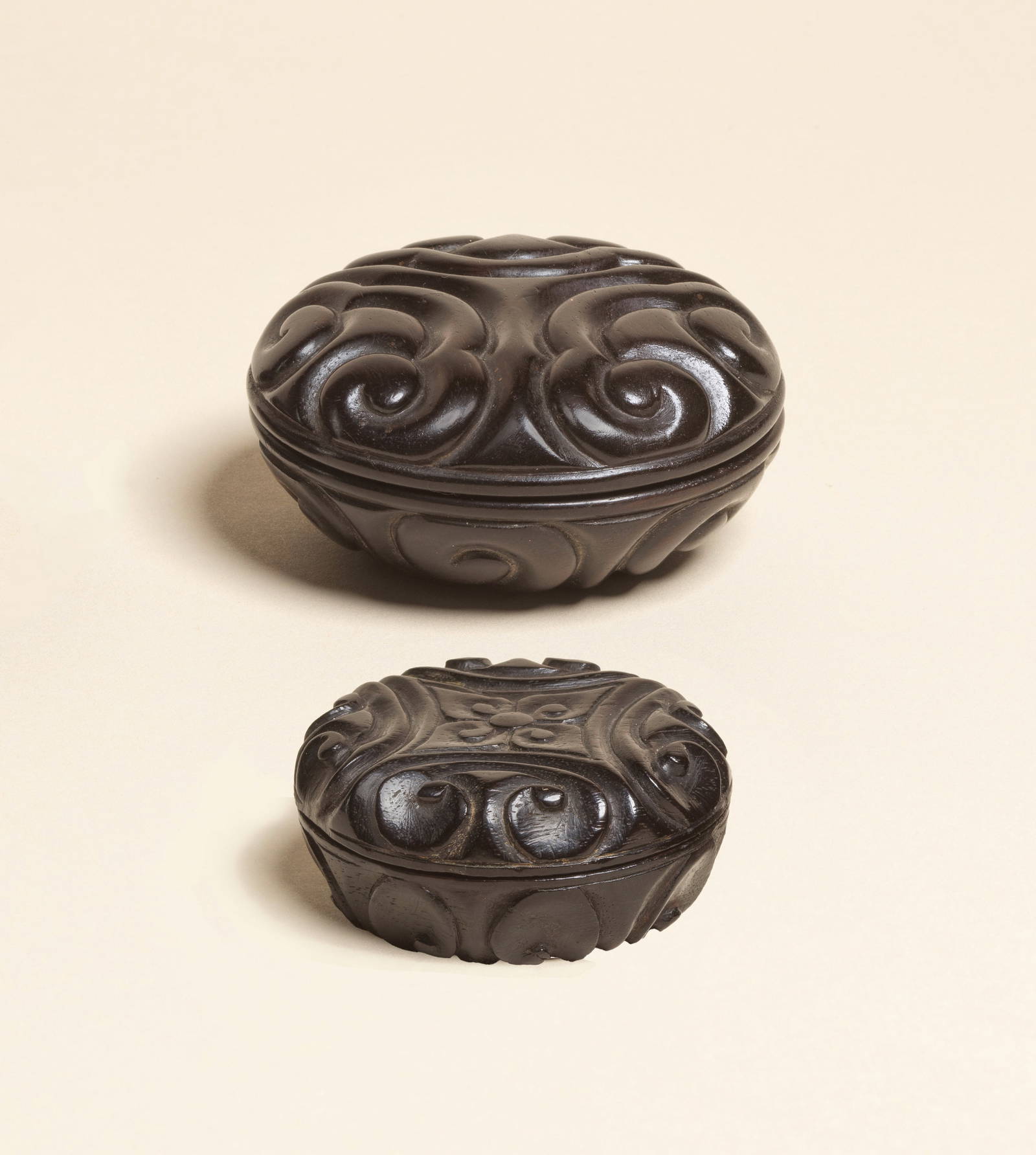 TWO RARE CARVED ZITAN 'TIXI' INCENSE BOXES AND COVERS 18th century (5)