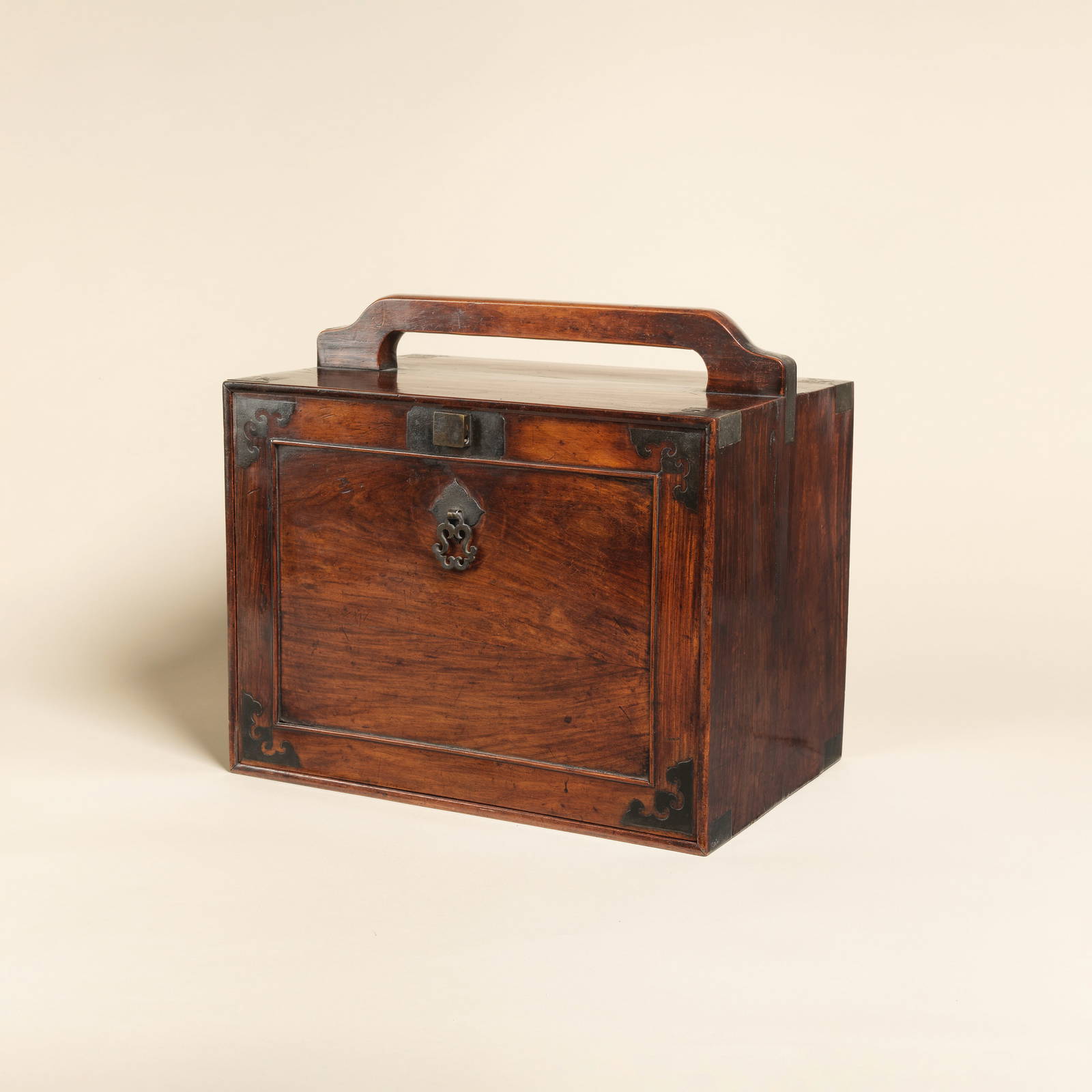 A HUANGHUALI WOOD MEDICINE CHEST AND COVER, YAOXIANG 18th century (2)