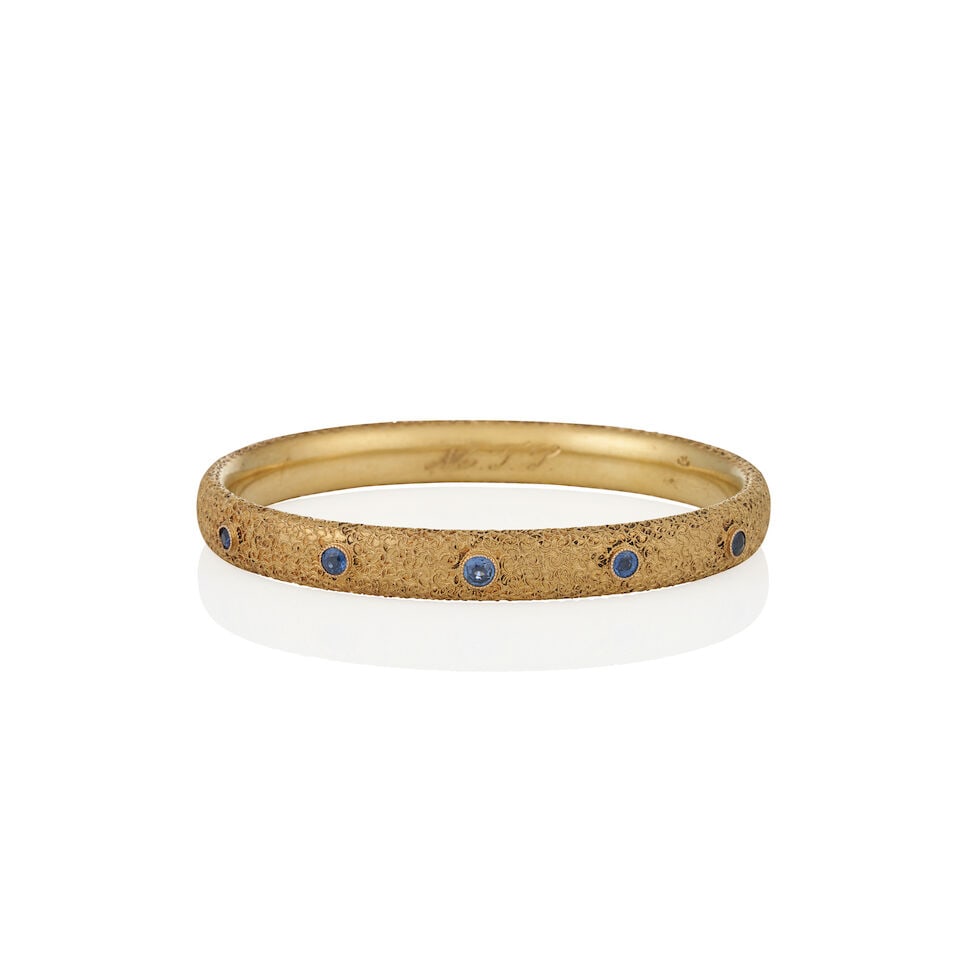 DAY CLARK & CO.: AN ART NOUVEAU 14K GOLD AND SAPPHIRE BANGLE BRACELET (1 of 4)