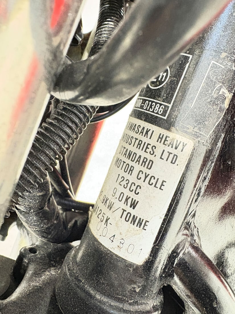 1987 Kawasaki KH-125 Frame no. KH125K-004301 Engine no. KH125DE014535 - 8