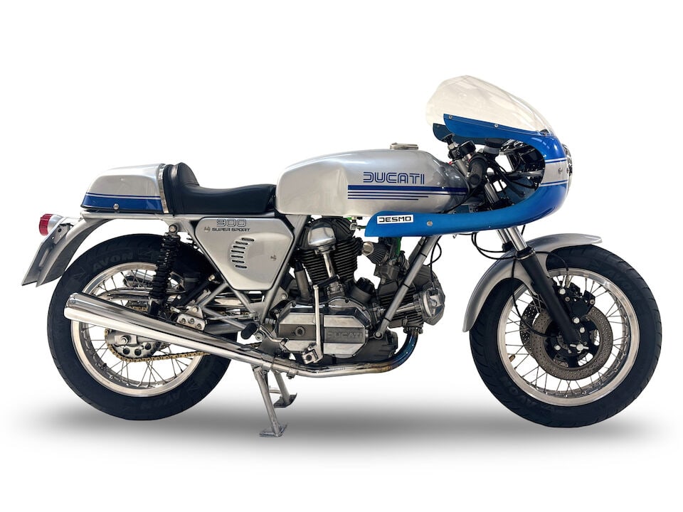 c.1976 Ducati 900SS Frame no. DM860SS*086310* Engine no. DM860 086665: c.1976 Ducati 900SS Registration no. FGG 90T Frame no. DM860SS*086310* Engine no. DM860 086665 Ducati's second-generation v-twin engine - the 900cc 'square case' (actual capacity 864cc) - debuted in t