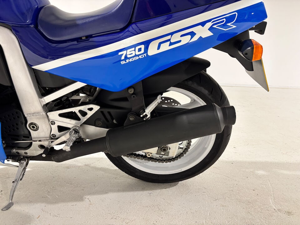 1988 Suzuki GSX-R750J 'Slingshot' Frame no. GR77A-102925 Engine no. R707-103844 - 11