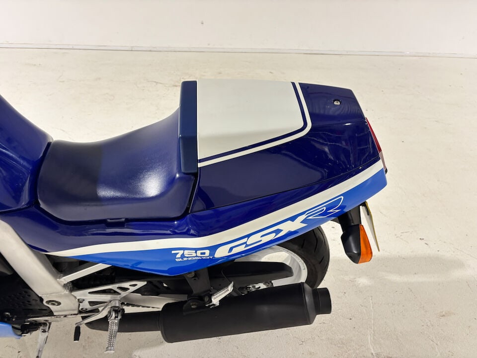 1988 Suzuki GSX-R750J 'Slingshot' Frame no. GR77A-102925 Engine no. R707-103844 - 12
