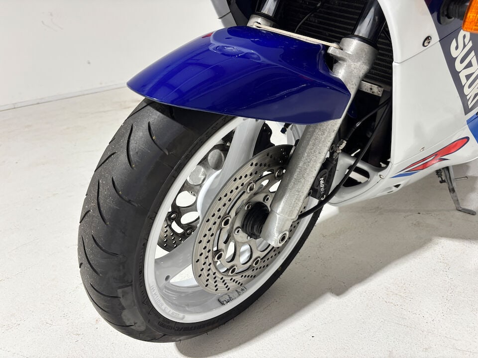 1988 Suzuki GSX-R750J 'Slingshot' Frame no. GR77A-102925 Engine no. R707-103844 - 7