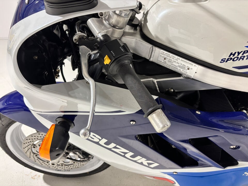 1988 Suzuki GSX-R750J 'Slingshot' Frame no. GR77A-102925 Engine no. R707-103844 - 9