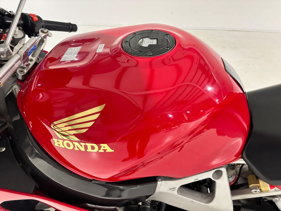 Only 952 miles from new, number '15' of the 50th Anniversary Limited Edition, 1998 Honda CB900RR... - 11