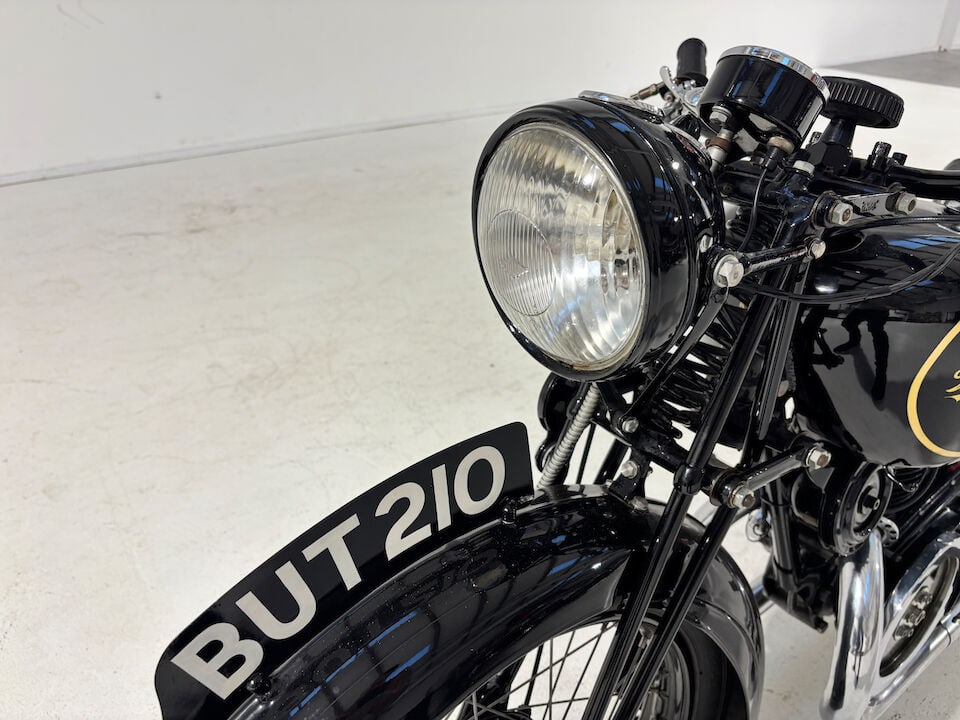 Offered from the estate of the late Len Clutterbuck, c.1939 Velocette 249cc GTP Frame no. GBB750... - 17