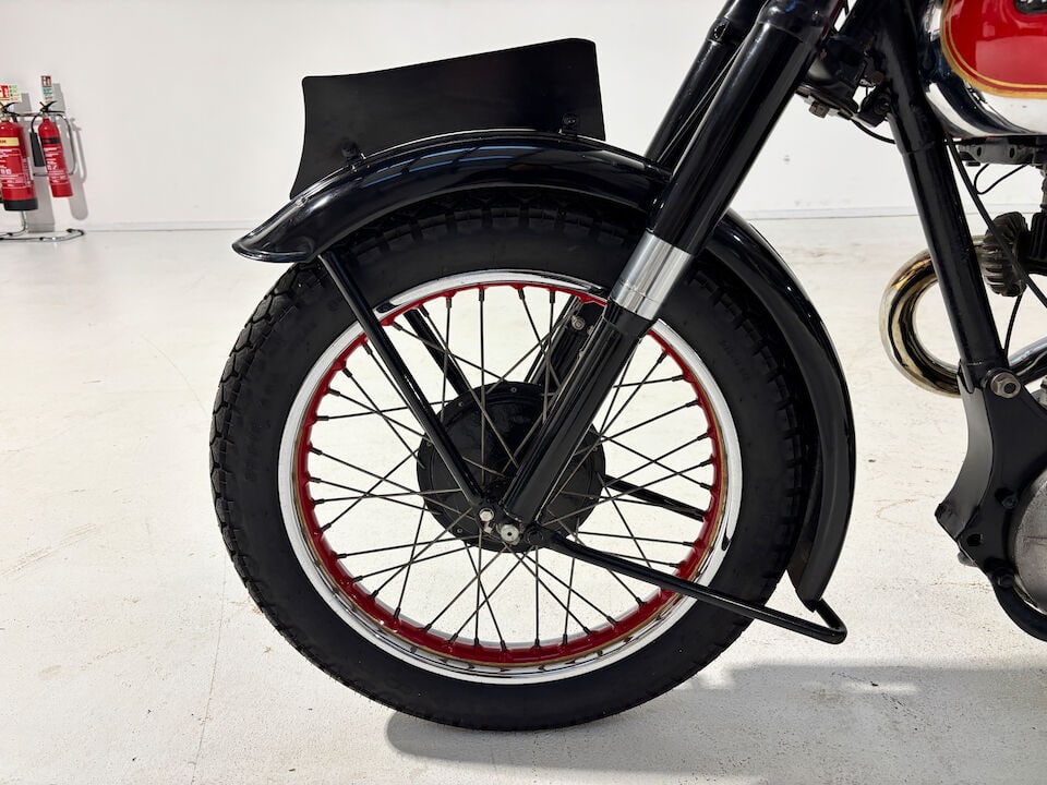 Offered from the estate of the late Len Clutterbuck, 1949 Ariel 350cc Red Hunter Frame no. RF 89... - 4