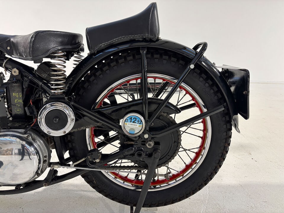 Offered from the estate of the late Len Clutterbuck, 1949 Ariel 350cc Red Hunter Frame no. RF 89... - 6