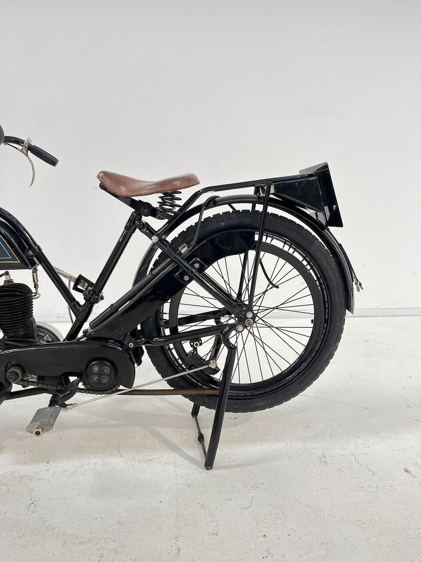 Single owner since 1964, 1923 Excelsior 150cc Lady's model Frame no. 8664 (see text) Engine no. ... - 10