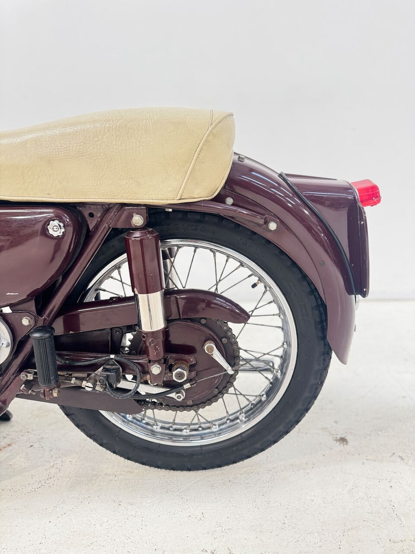 1954 Ariel 346cc Red Hunter Frame no. DU1112 Engine no. LB573 - 7