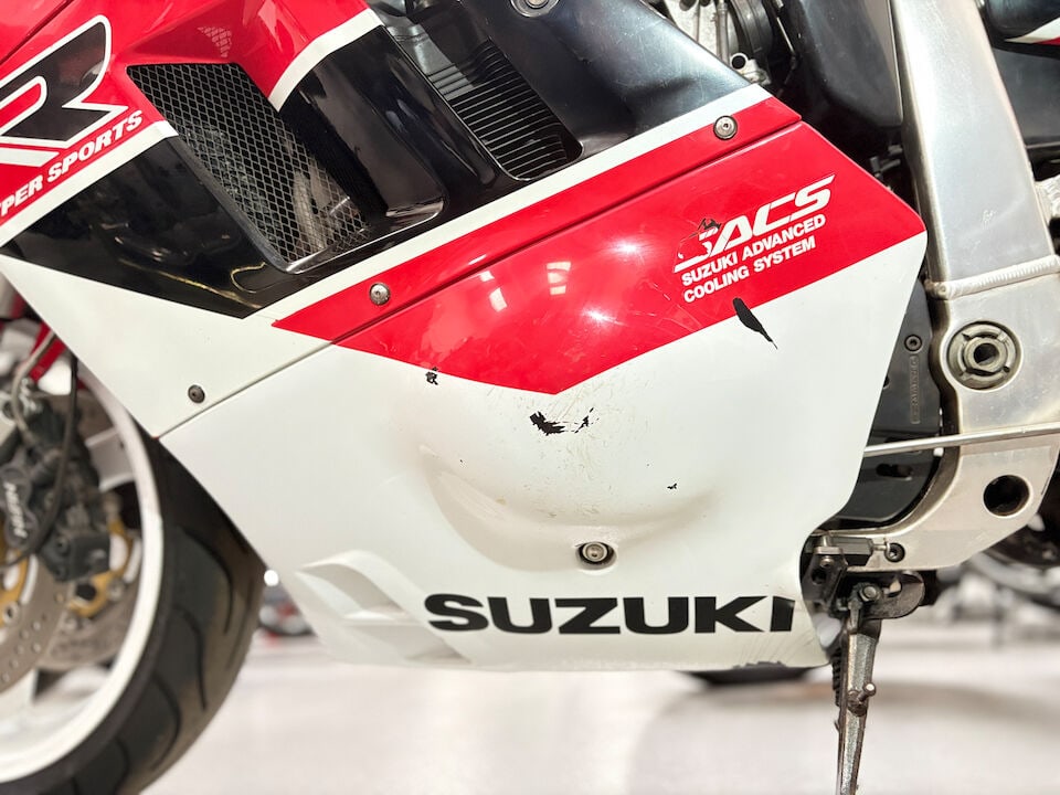 1990 Suzuki GSX-R 750 Slingshot Frame no. GR7AA-102138 Engine no. R716-105404 - 6