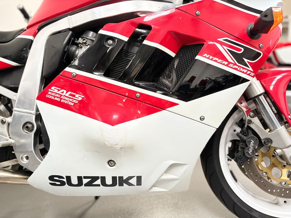 1990 Suzuki GSX-R 750 Slingshot Frame no. GR7AA-102138 Engine no. R716-105404 - 7