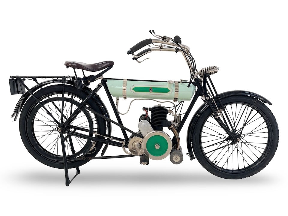 1922 Triumph 225cc Model LW 'Junior' Frame no. 602647 Engine no. 8133: 1922 Triumph 225cc Model LW 'Junior' Registration no. DFH 685A Frame no. 602647 Engine no. 8133 Triumph's first motorcycle, built in 1902, relied on a Belgian Minerva engine, but the Coventry company