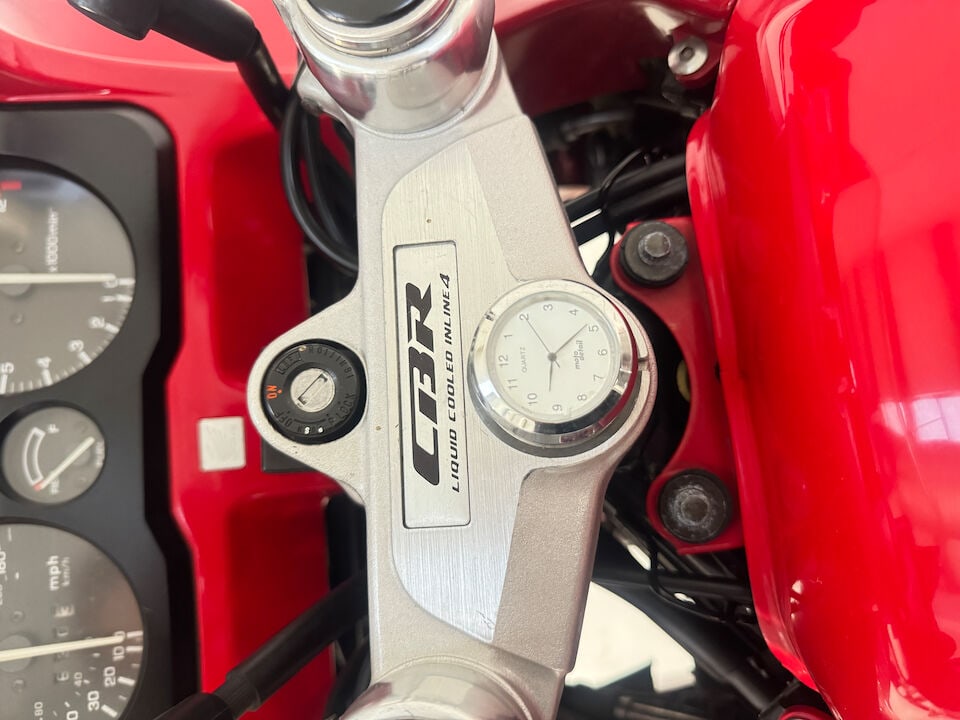 1991 Honda CBR 1000 F-L Frame no. SC24-21054 Engine no. SC09E2105674 - 10