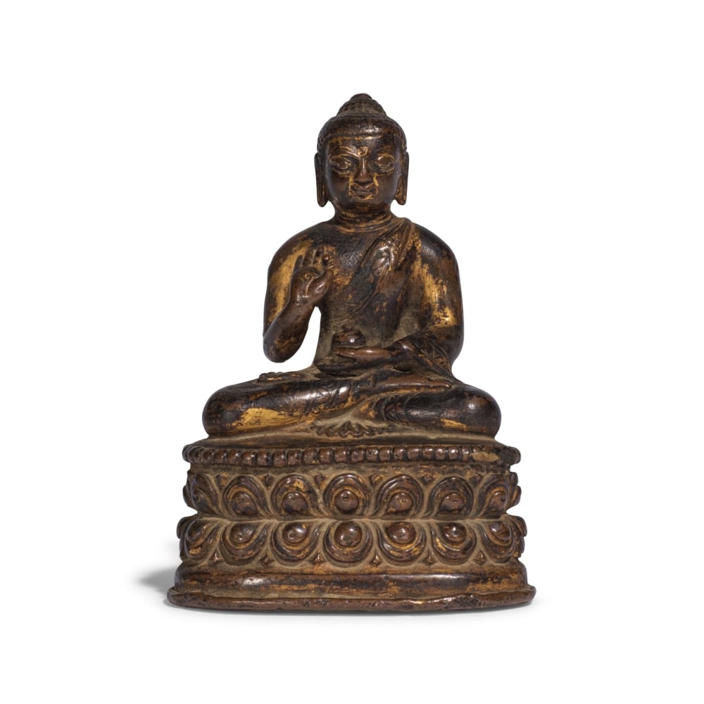 STATUETTE DE AMOGHASIDDHI EN ALLIAGE DE CUIVRE DORÉ  Tibet, XIIIe-XIVe siècle (1 of 1)