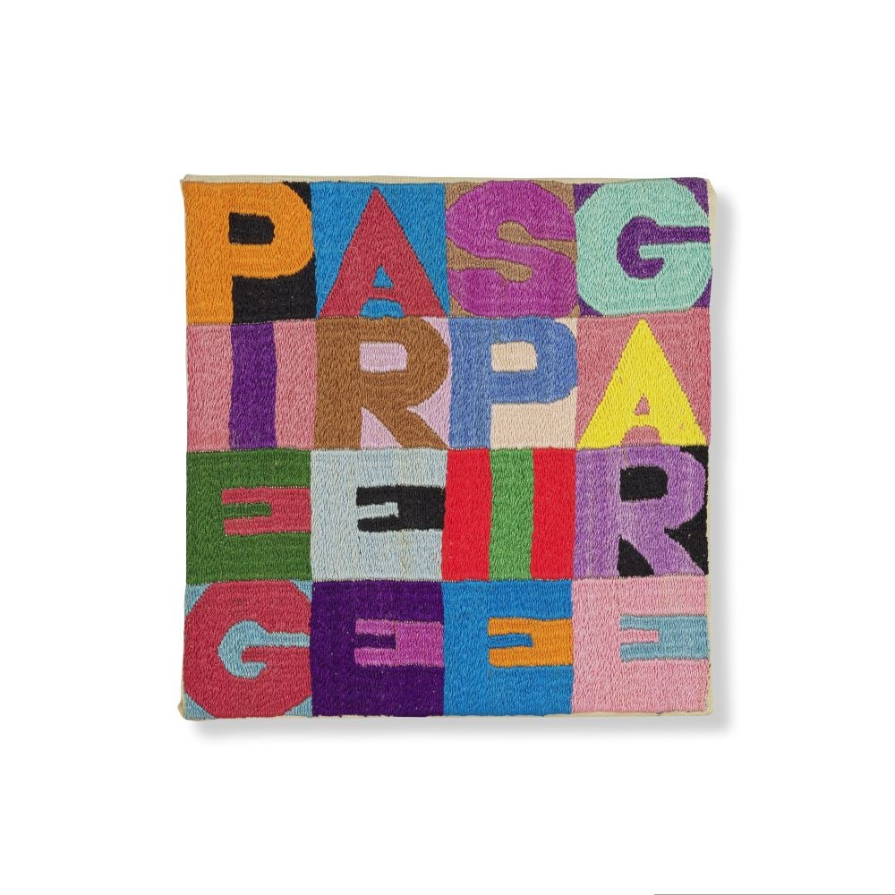 ALIGHIERO BOETTI (1940-1994) Piegare e spiegare 1988: ALIGHIERO BOETTI (1940-1994) Piegare e spiegare 1988 inscrit 92/RL/25 au revers broderie sur toile inscribed 92/RL/25 on the reverse embroidery on canvas 17 x 17 cm. 6 11/16