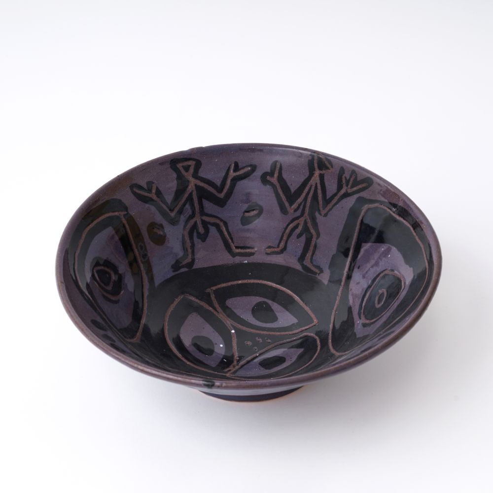 A. R. PENCK (1939-2017) Sans titre: A. R. PENCK (1939-2017) Sans titre signé terre cuite émaillée polychrome signed polychrome enameled terracotta Diamètre: 29 cm. Hauteur: 9.5 cm. Di