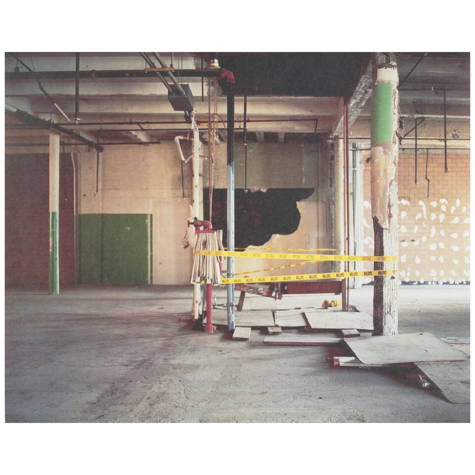 LOUISE LAWLOR, SOL LEWITT, AND RICHARD ARTSCHWAGER. [WHITNEY MUSEUM.] Notes on a Room. New York:...: LOUISE LAWLOR, SOL LEWITT, AND RICHARD ARTSCHWAGER. [WHITNEY MUSEUM.] Notes on a Room. New York: Library Fellows of the Whitney Museum of American Art, 1998 Oblong folio. 7 prints comprising: 3 color