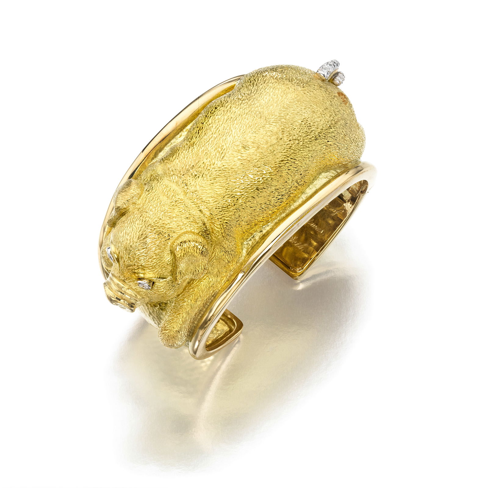 DAVID WEBB: AN 18K GOLD AND DIAMOND CUFF (1 of 1)