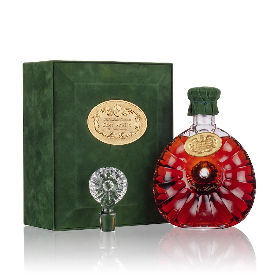 Remy Martin Centaure Cristal, 1985 ( ): Remy Martin Centaure Cristal, 1985 ( ) Region: Cognac, Fine Champagne Fill Level: filled to 70cl Capsule: good condition Packaging: in original presentation case, accompanied with crystal