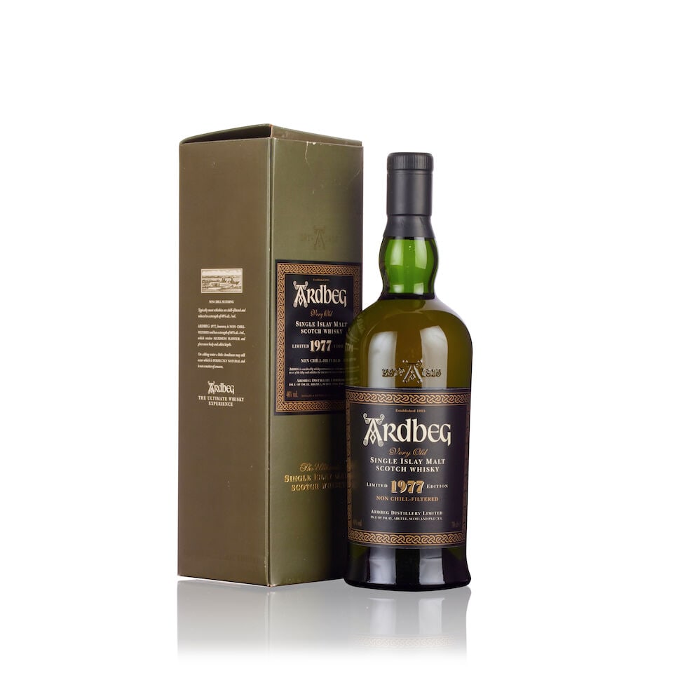 Ardbeg , 1977 (1x 70cl): Ardbeg , 1977 (1x 70cl) Region: Islay, single malt Fill Level: into neck Capsule: good condition Label: good labelling, minor tear on back label Packaging: in original carton Alcohol content: 46% ABV