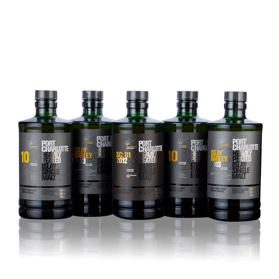 Port Charlotte 10 Year Old (1x 70cl) Port Charlotte 10 Year Old (1x 70cl) Port Charlotte Islay ...: Port Charlotte 10 Year Old (1x 70cl) Region: Islay, single malt Fill Level: filled to 70cl Capsule: good condition Label: good labelling Alcohol content: 50% ABV Notes: Distilled, matured & bottled at