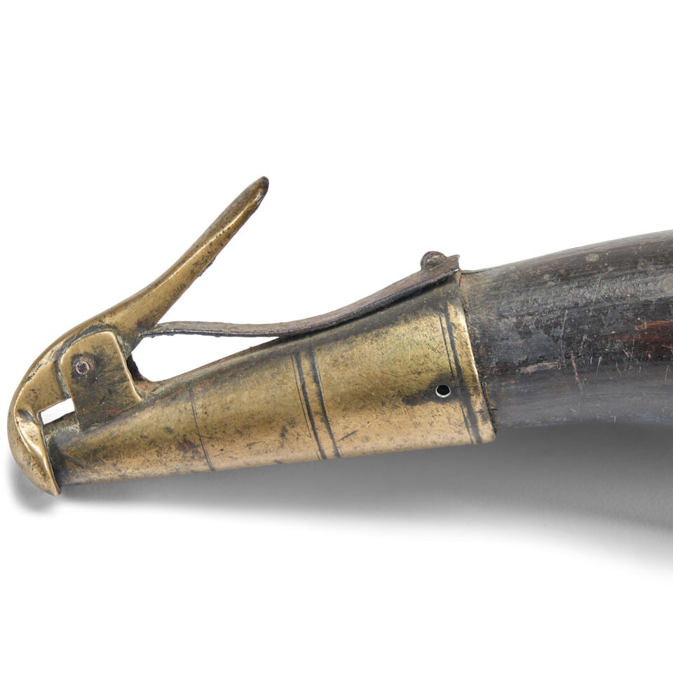A ROYAL ARTILLERY POWDER HORN. - 2