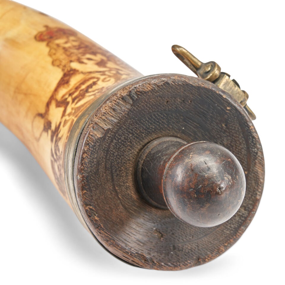 A ROYAL ARTILLERY POWDER HORN. - 3